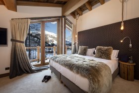 Purple_Ski_Chalet_Machapuchare_b